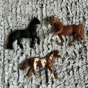 Lot of 3 Retired Schleich Horses